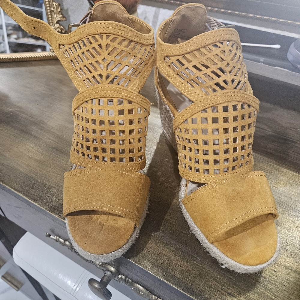 DarkMistard Open Toed Sandal